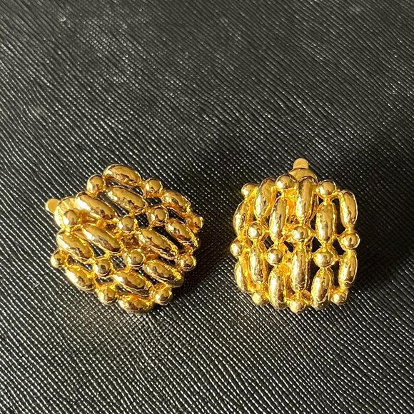 Vintage Trifari Golden Tone Clip On Earrings Marked VTG Square Quilted - Picture 9 of 12